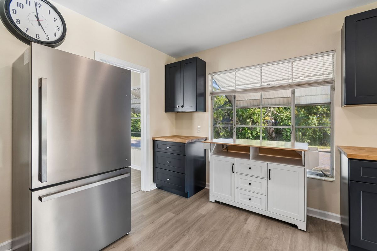 Building Photo - 1101 27th St N