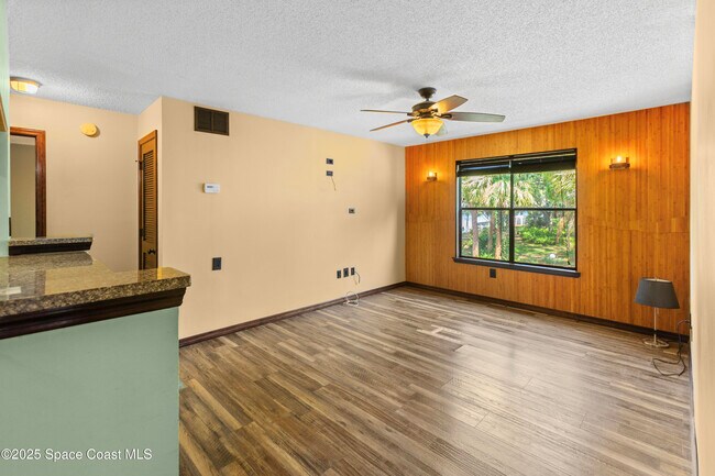 Building Photo - 225 S Tropical Trail