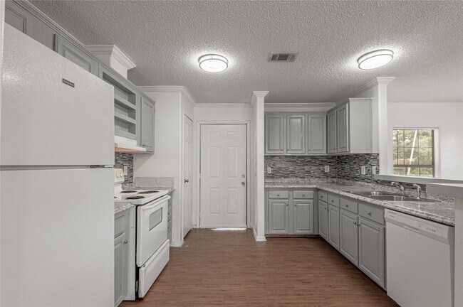 Building Photo - 144 Varsity Drive