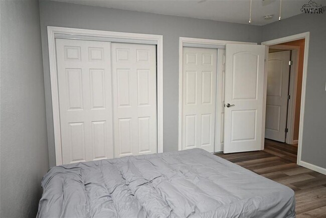 Building Photo - 5707 Hooper Dr