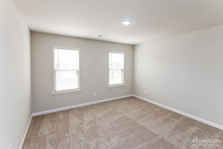 Building Photo - 139 Spring Knoll Dr