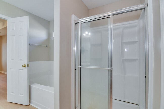 Building Photo - 1215 Pinnacle Dr