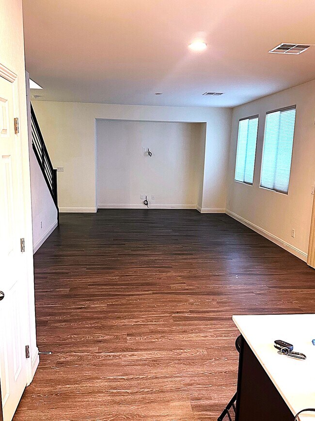 Building Photo - 6654 Ivory Dove Ct