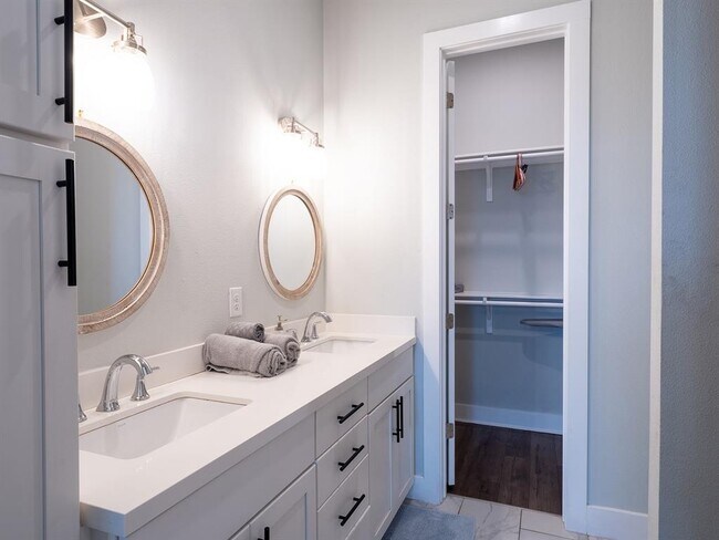 Building Photo - 4507 E Martin Luther King Jr Blvd