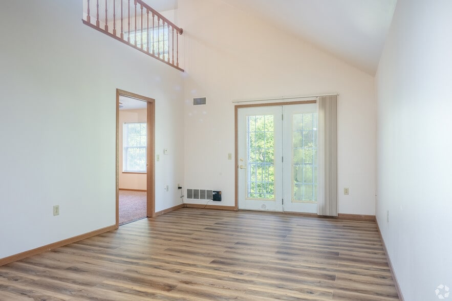 Building Photo - Monarch at Middleton Shores