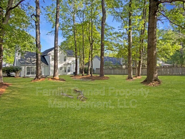 Building Photo - 105 Mallory Dr