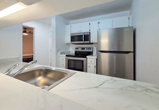 Building Photo - ROOM FOR RENT in a Charming 4/4 in University Terrace West - 411C