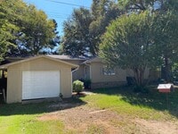 Building Photo - 16584 Lakeway Cir