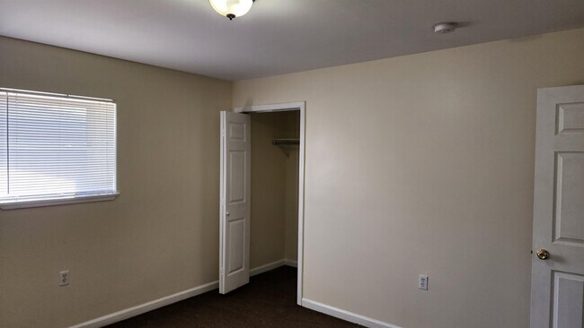 Building Photo - 3421 Golden Dr