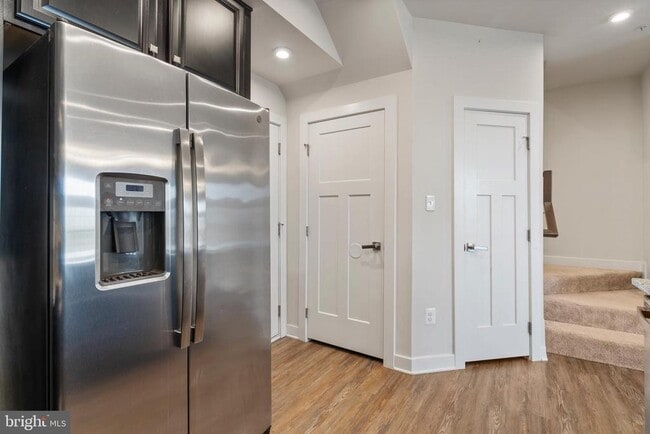 Building Photo - 5908 Etterbeek St