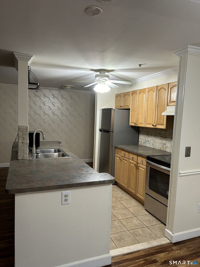 Building Photo - 14 Newtown Rd