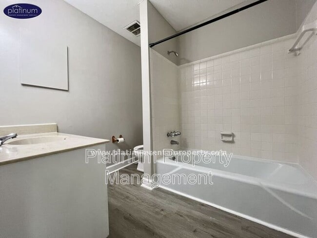 Building Photo - 63 Sandalwood Cir