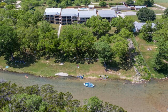 Building Photo - 540 River Run