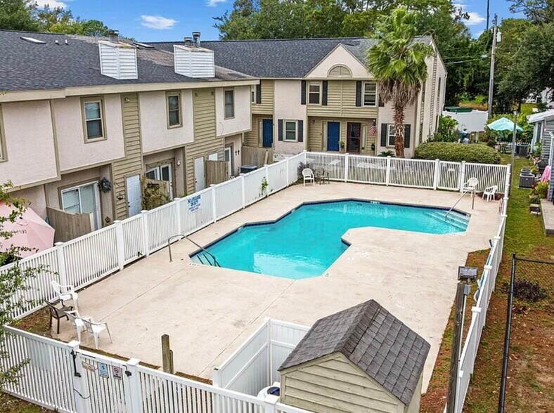 Building Photo - 6716 Bryant St