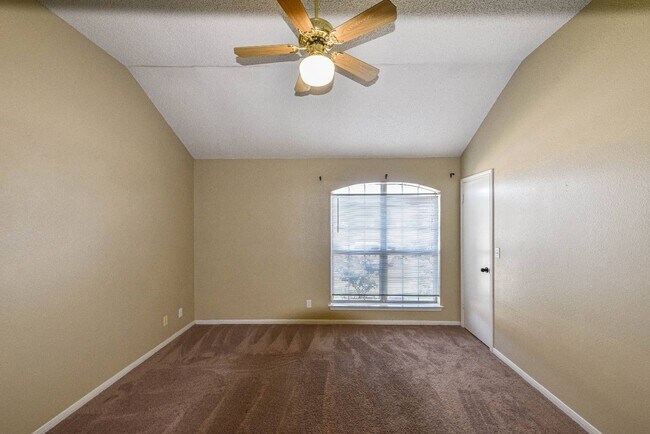 Building Photo - 3507 Christie Dr
