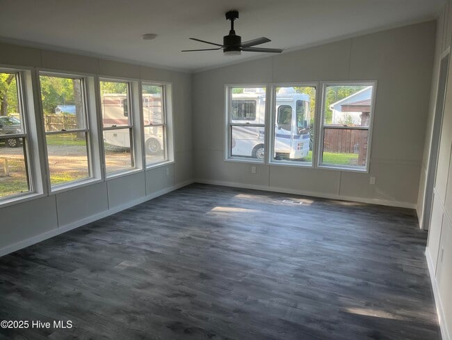 Building Photo - 202 Susans Dr
