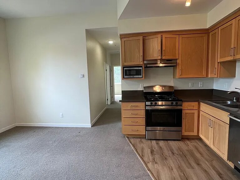 Building Photo - 251 High St