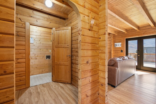 Building Photo - 168 Valley Creek Dr