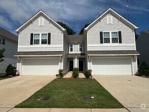 Building Photo - Three bedroom 2 1/2 bath townhome with att...
