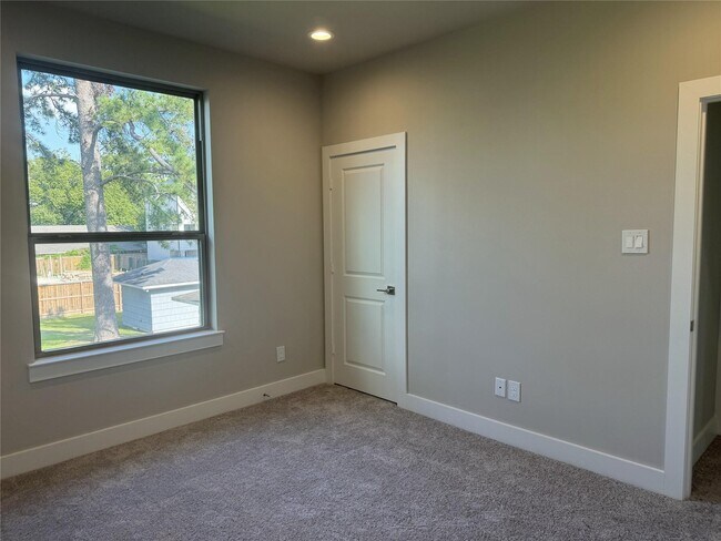 Building Photo - 540 Janisch Rd