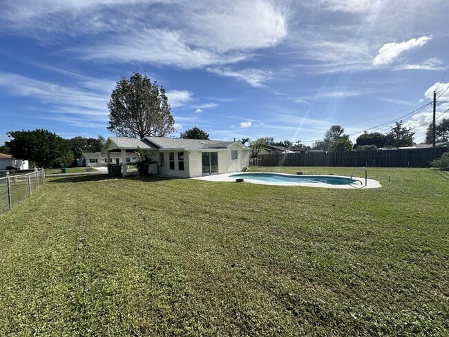 Building Photo - 3 bed, 2 bath pool home