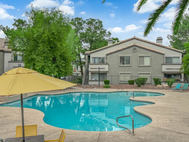 Building Photo - You will love this 2 bedroom condo! Update...