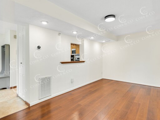 Building Photo - 3 Bedroom Townhome in Richmond – $2,195/mo