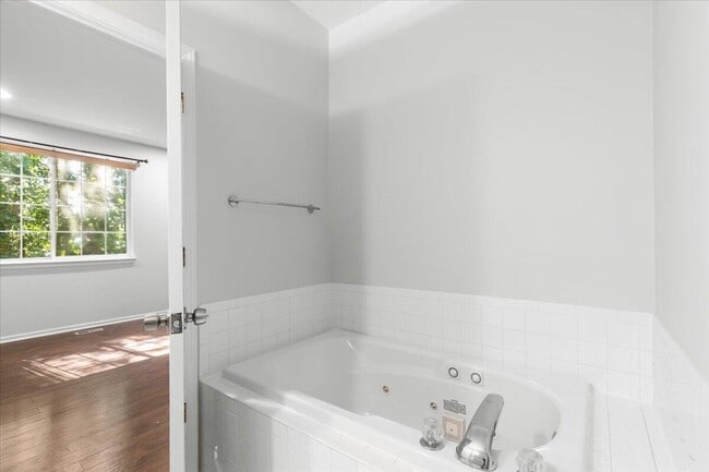 Building Photo - 41784 Glade Rd
