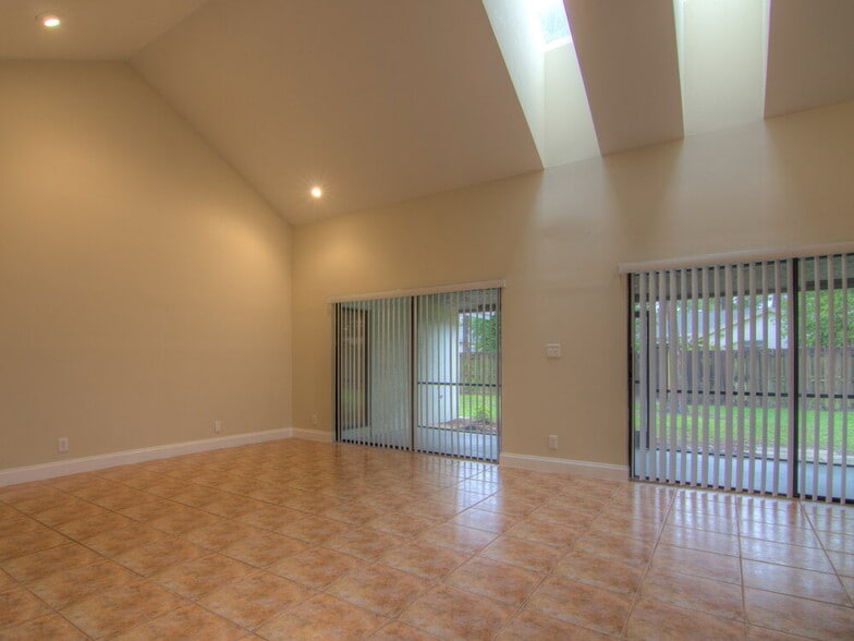 Building Photo - 13522 Exotica Ln