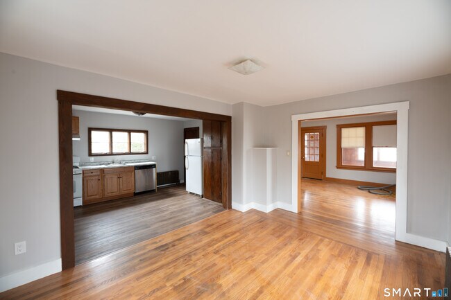 Building Photo - 25 Vera St