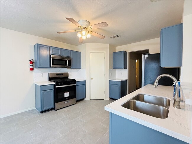 Building Photo - 20423 White Poplar Dr