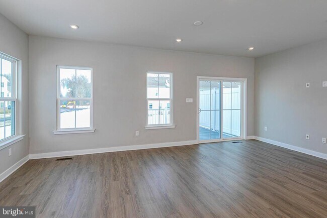 Building Photo - 2410 Lenox Dr