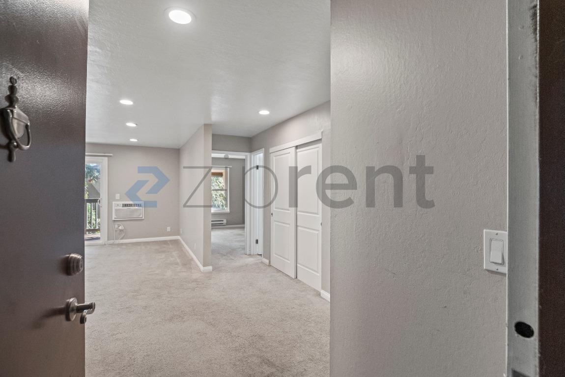 Building Photo - 1085 Murrieta Blvd