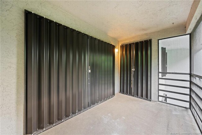 Building Photo - 1210 SE Parkview Pl