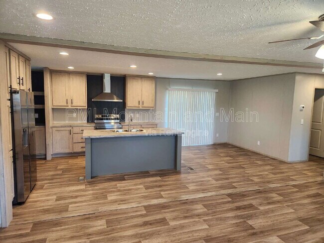 Building Photo - 102 Indian Camp Branch Rd