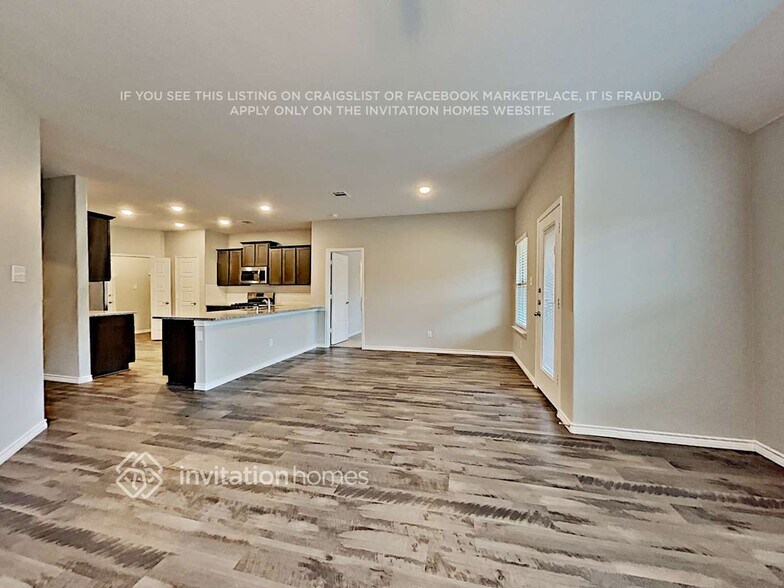 Building Photo - 717 Jamestown Ln