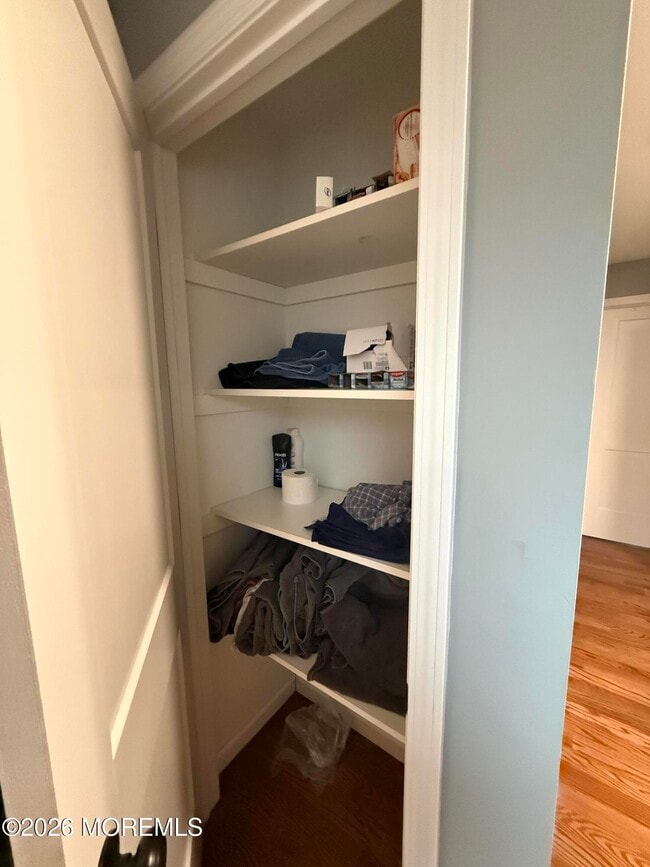 Building Photo - 591 Vernon St