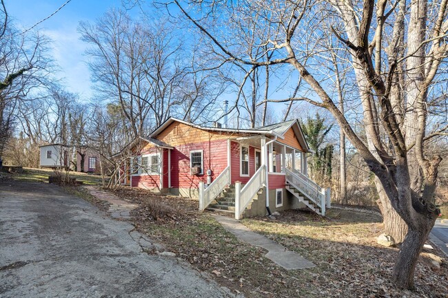 Building Photo - West Asheville Cottage