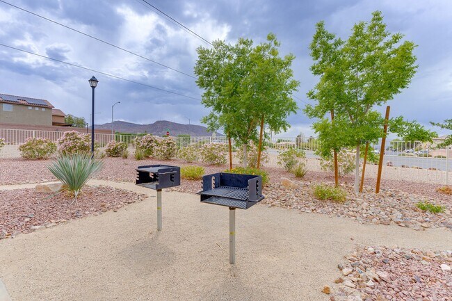 Building Photo - VIBRANT 3BEDROOM 2.5BATH HOME IN 89015