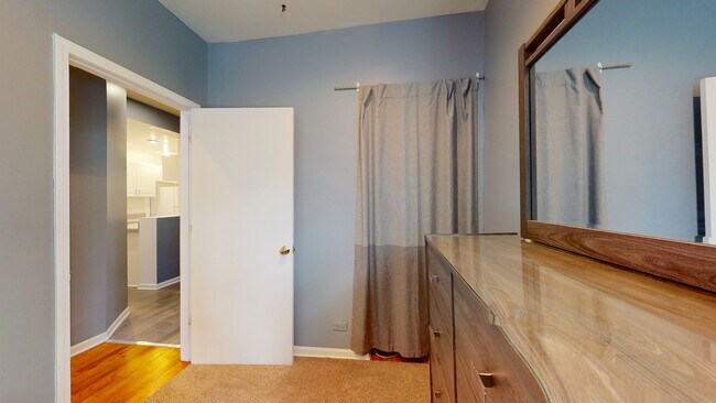 Building Photo - 702 W Schubert Ave