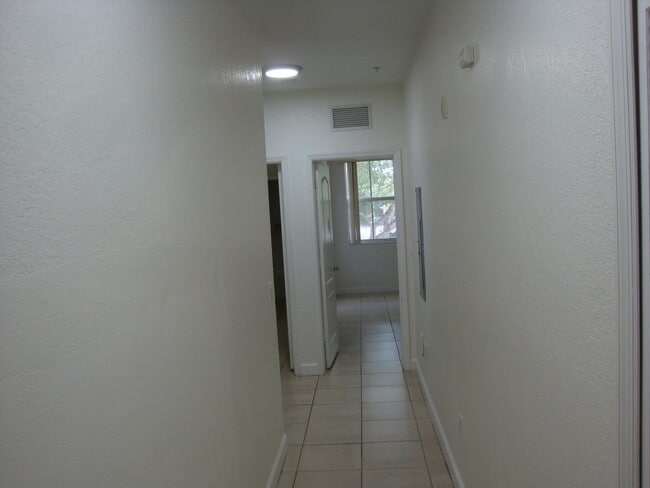 Building Photo - 2128 Shoma Dr