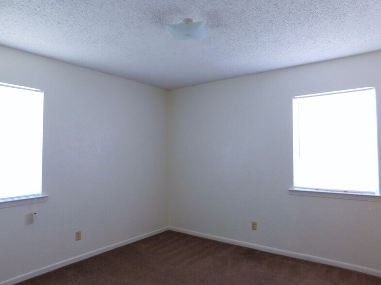 Building Photo - 1503 Janis Dr