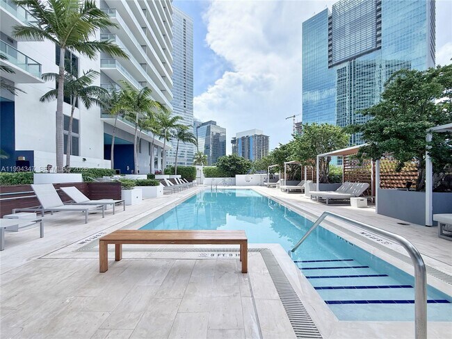 Building Photo - 1300 Brickell Bay Dr