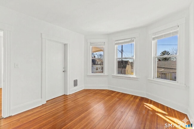 Building Photo - 44 Churchill St