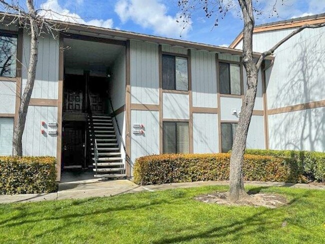 Building Photo - Cozy 2 Bedroom Ground Level Condo In The Highly Desirable New Park Village Community in Newark