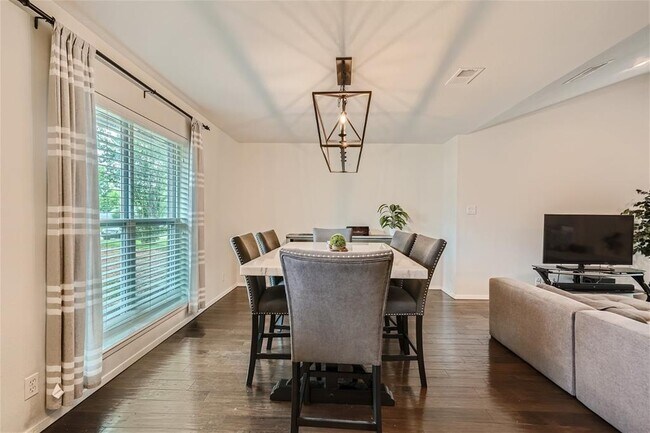 Building Photo - 6614 Ashland Dr