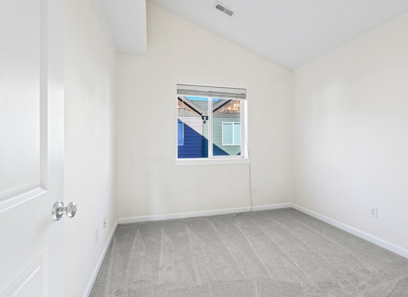 Building Photo - 1253 SW 162nd Ave