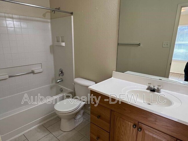 Building Photo - 121 Cambridge Dr
