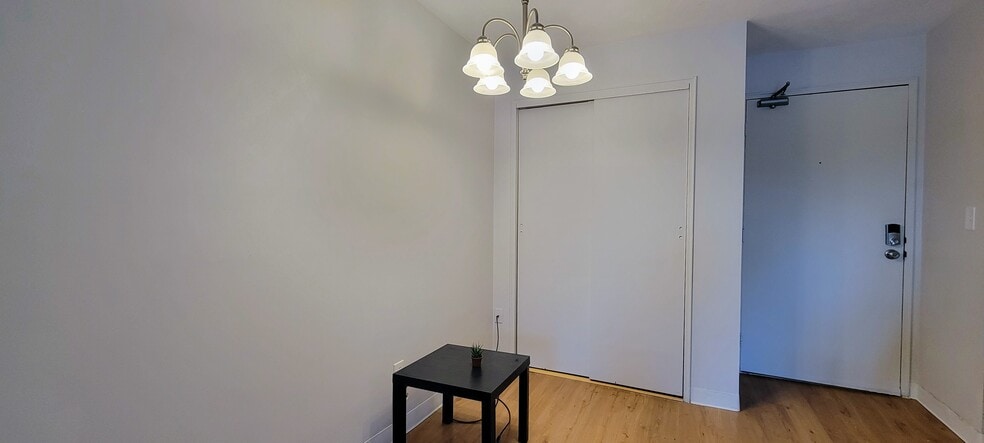 living room - 100 Grand View Ave
