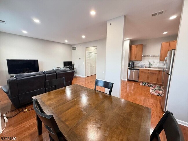 Building Photo - 155 Conover Terrace
